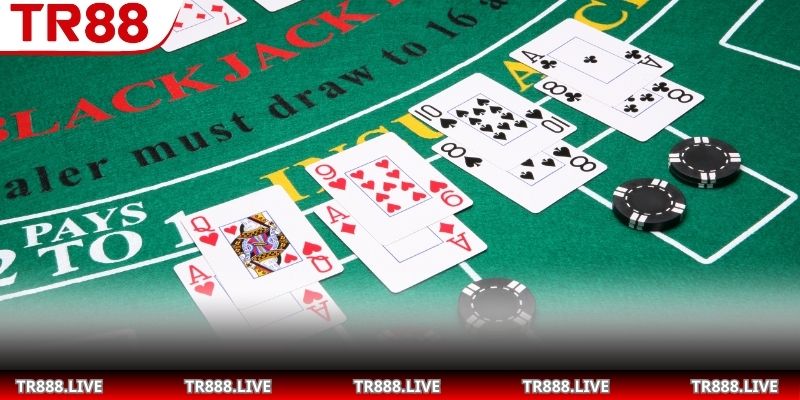 Chiến lược rút bài dựa trên tổng điểm hiện tại